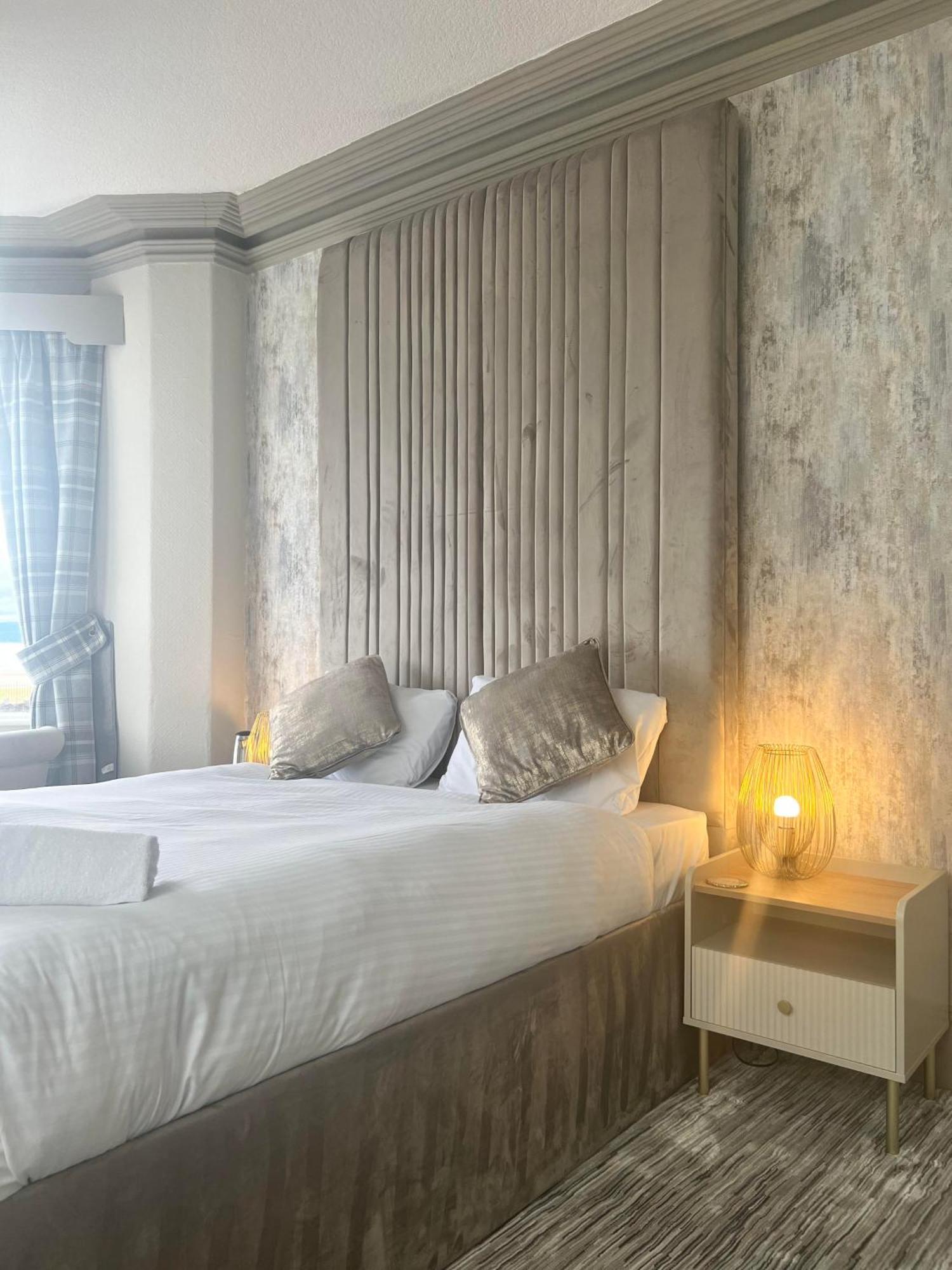 The Commodore Inn Grange-over-Sands Zewnętrze zdjęcie